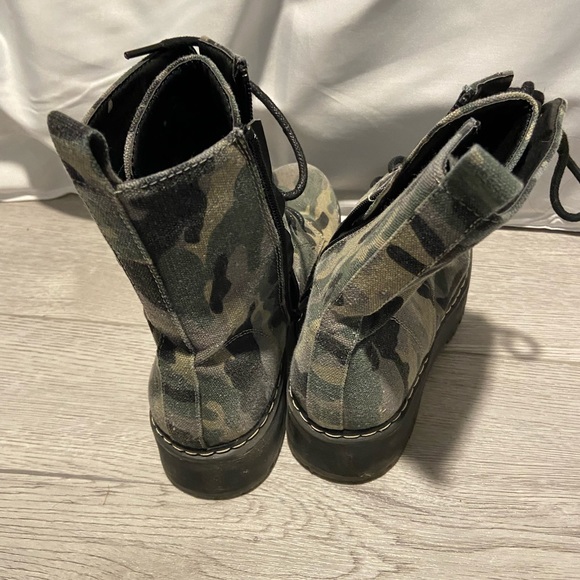 Boots - Picture 3 of 3